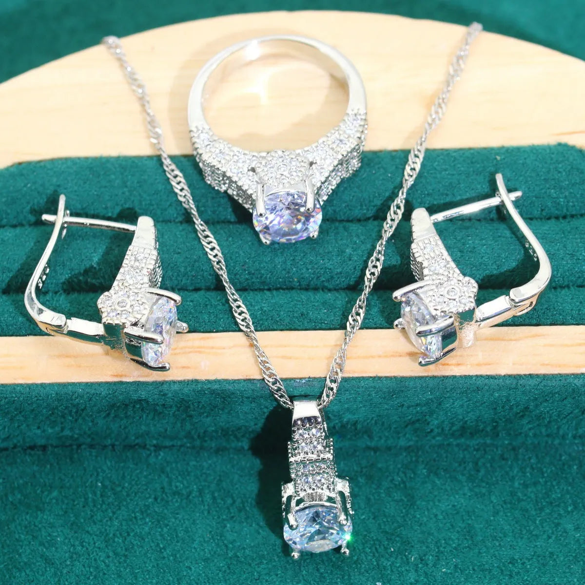 Bridal four-piece zircon jewellery set with necklace, bracelet, earrings and ring in water wave chain design.