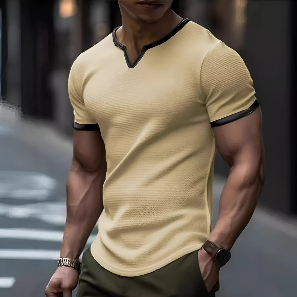 Men's colour-block V-neck outdoor sports t-shirt in waffle-textured polyester fabric.