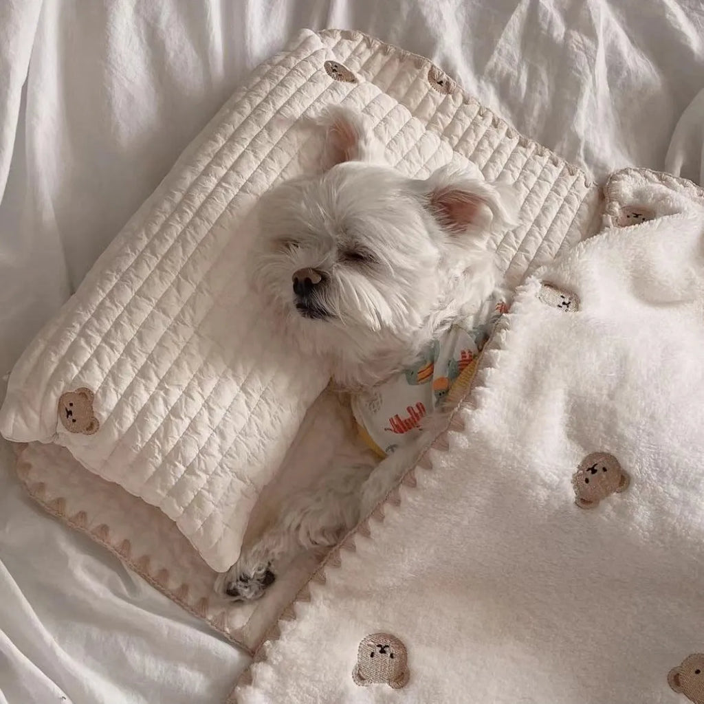 Simple bear pattern dog bed set with mattress, pillow, and quilt in washable polyester