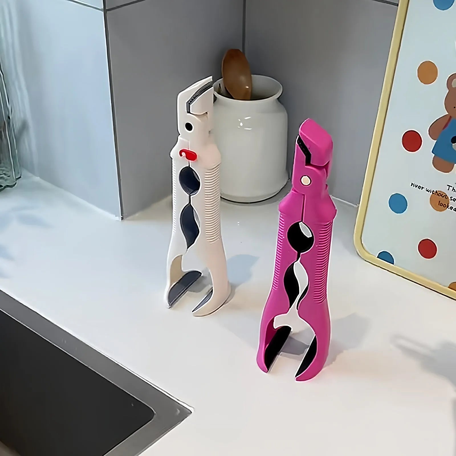 Three-in-one anti-scald clip in rose red with non-slip grip for bowls, plates, and bottles