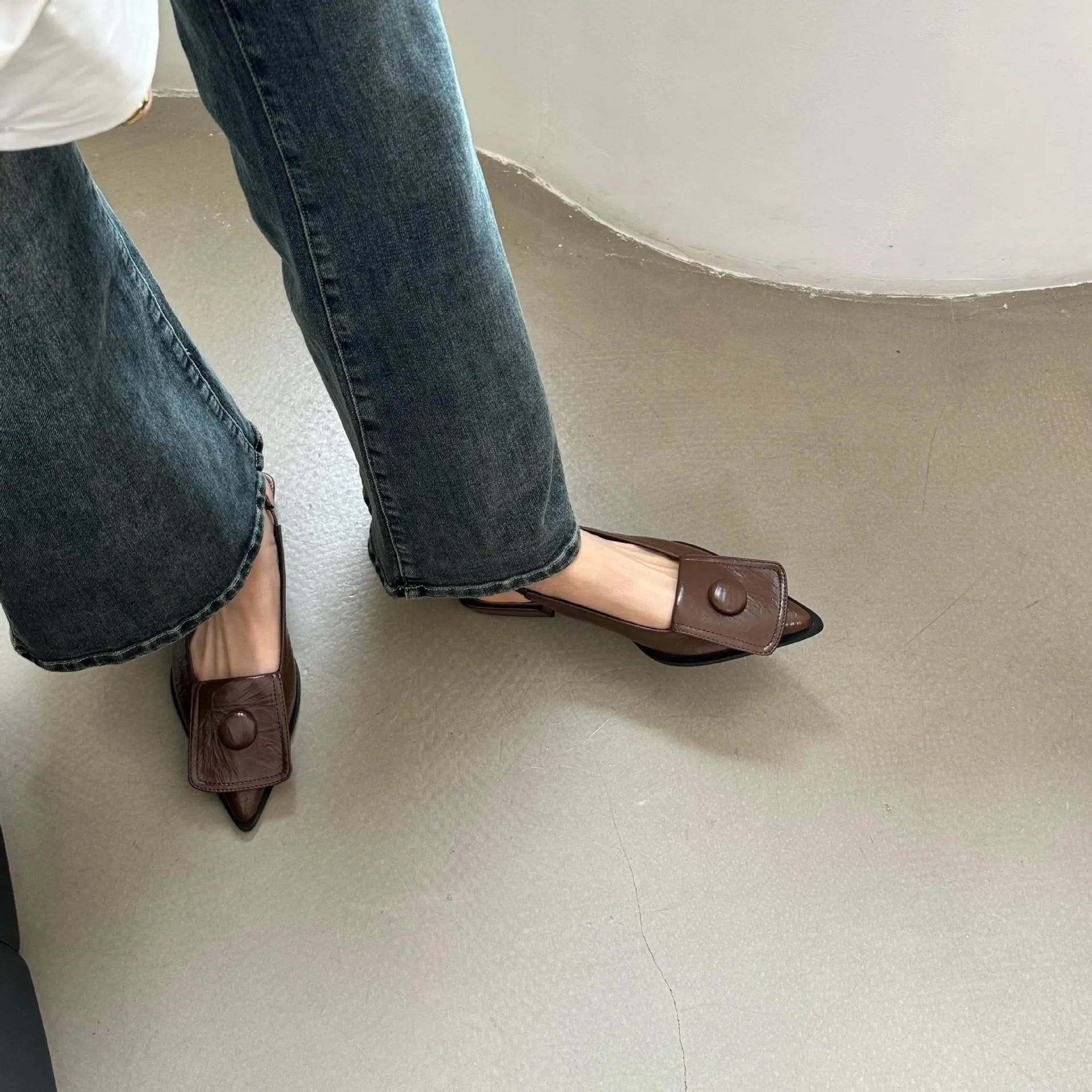 Women's low-heel closed toe sandals with a pointed toe and a back strap in apricot colour.