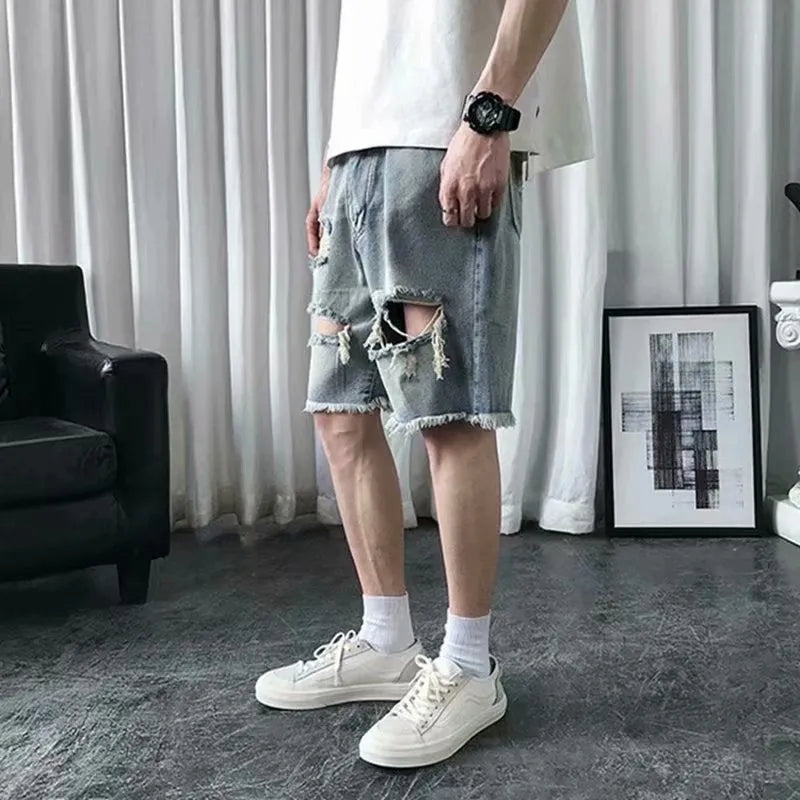 Men's thin ripped denim shorts in retro colour, mid-rise straight-leg Bermuda style with zipper fly