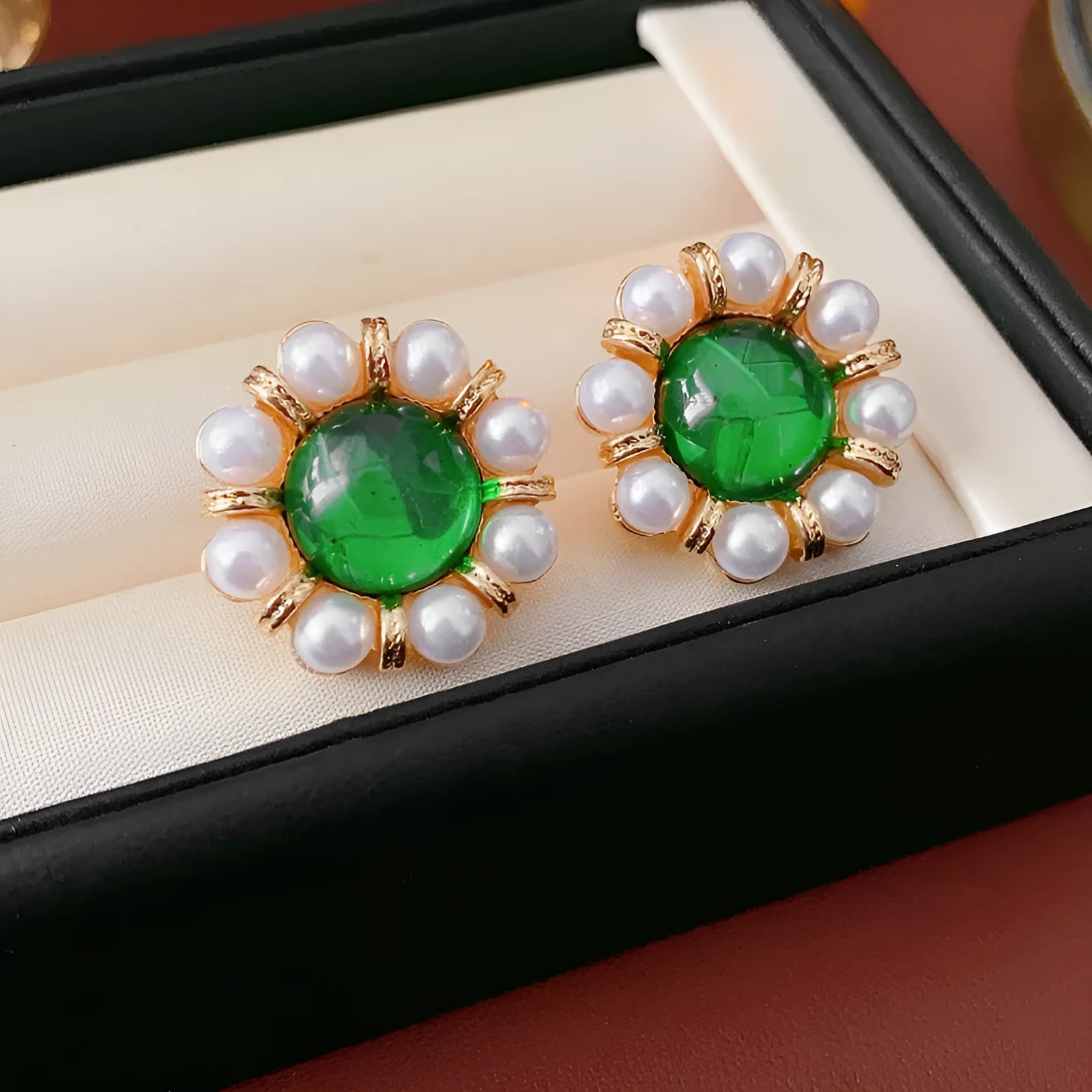 Gold electroplated silver needle pearl stud earrings with geometric round design