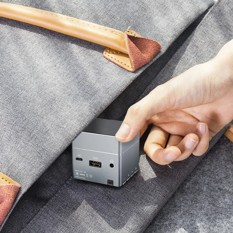 Small portable HD projector wireless hand connection, 300ANSI lumens, 3400mAh battery, 16GB ROM, 0.19kg body weight