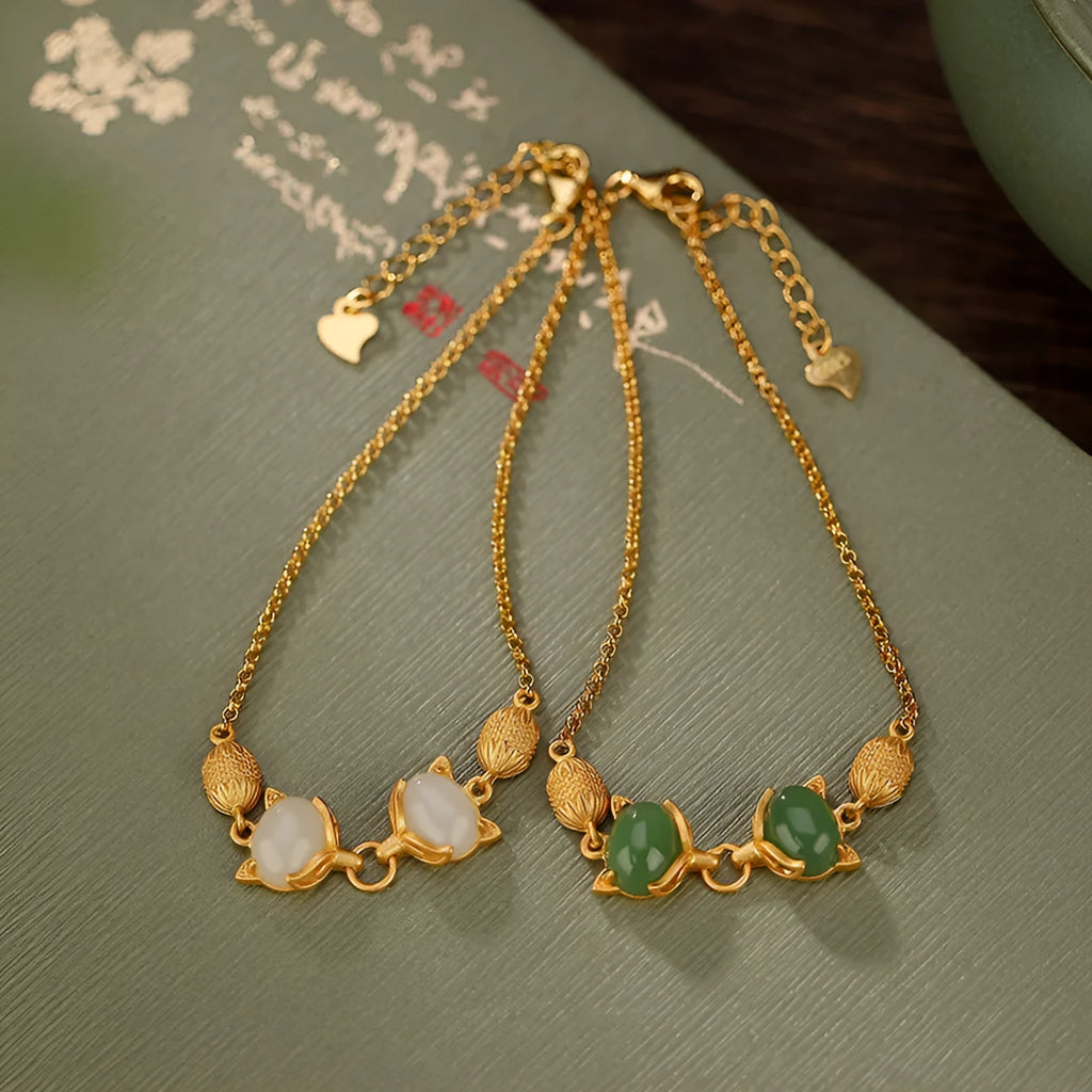 Retro fox temperament women's bracelet in 925 silver with a central gemstone on an adjustable chain.