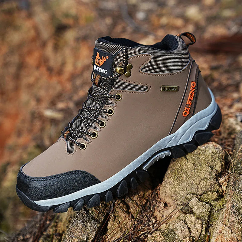 Men's casual travel shoes with round toe and synthetic leather upper in black and brown