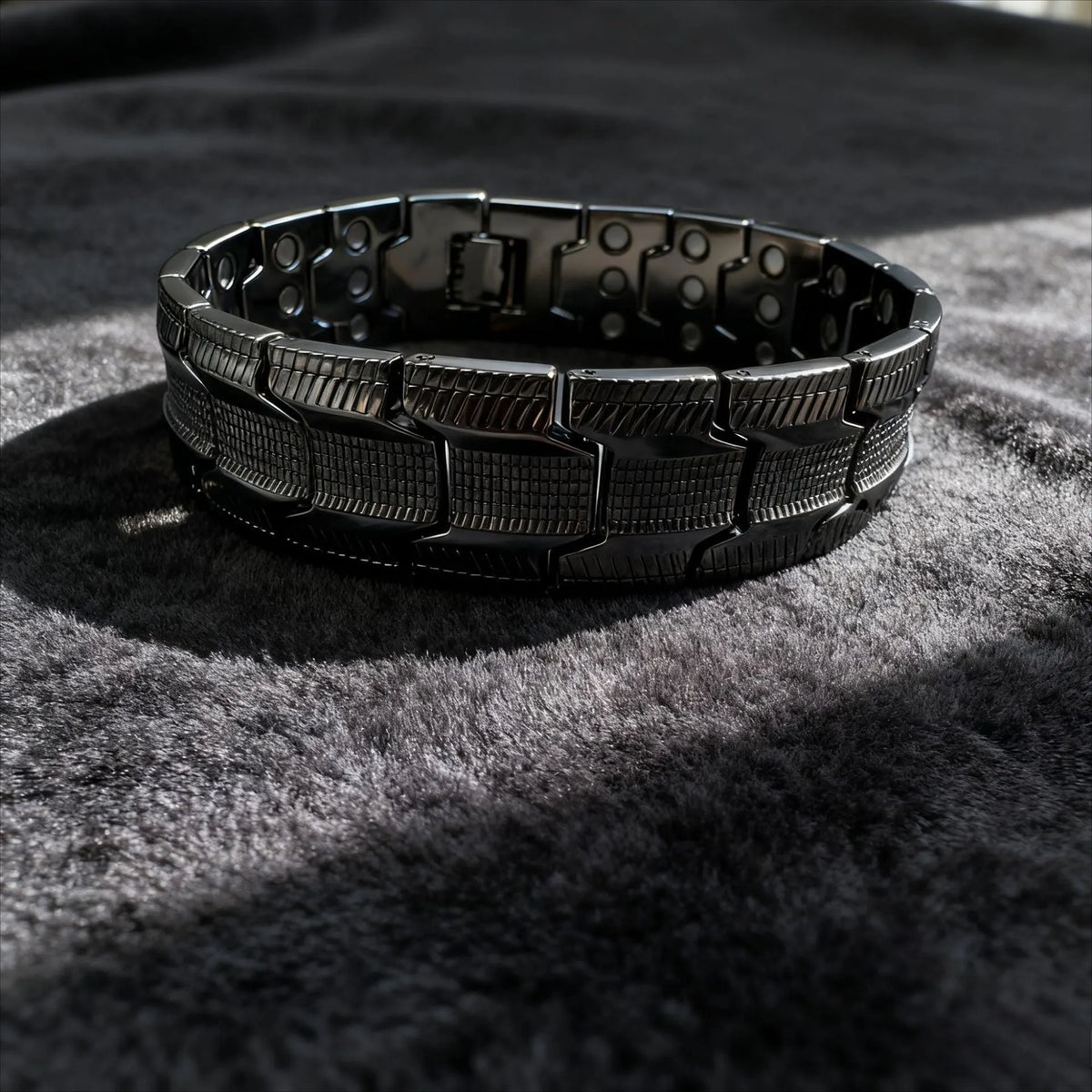 Retro bronze three rows magnet bracelet in zinc alloy with geometric links and regulator