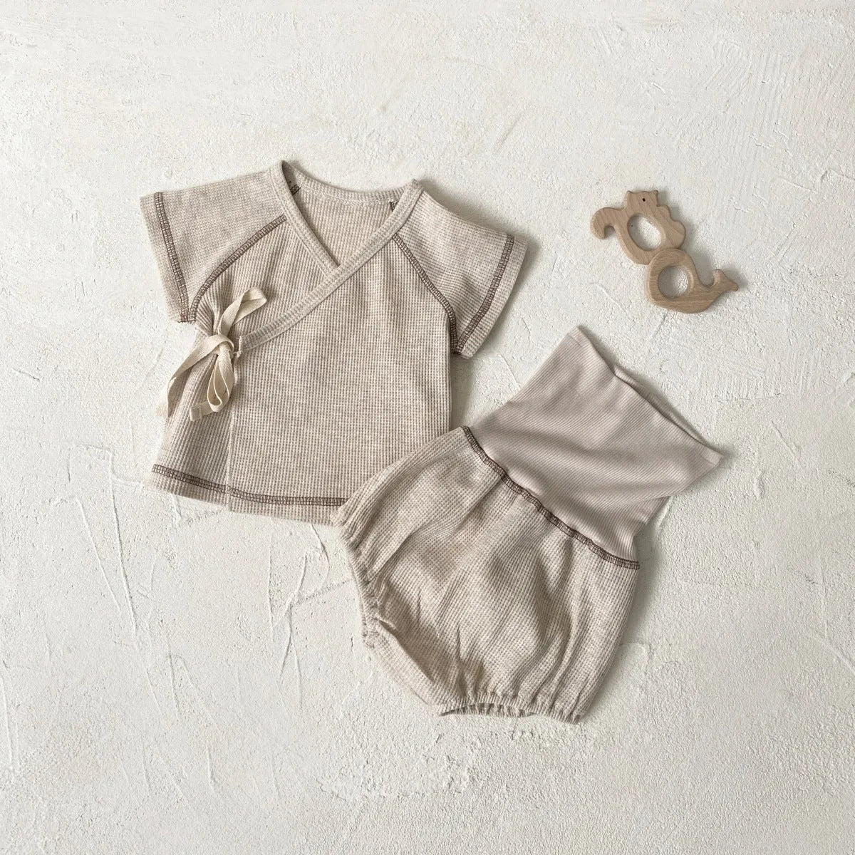 Baby waffle cotton two-piece suit with short-sleeve top and high-waist belly protection pants in neutral beige colour