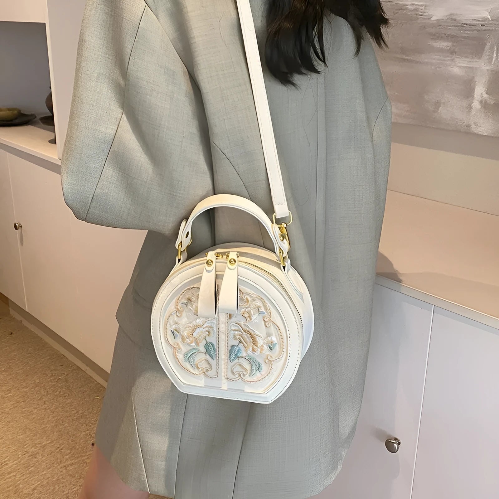 Soft Chinese embroidery shoulder messenger bag with horizontal square shape and adjustable strap