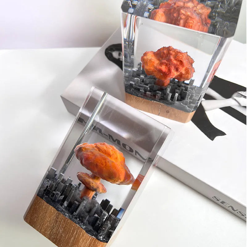 Small atomic bomb mushroom cloud shaped night lamp decoration in resin and plastic