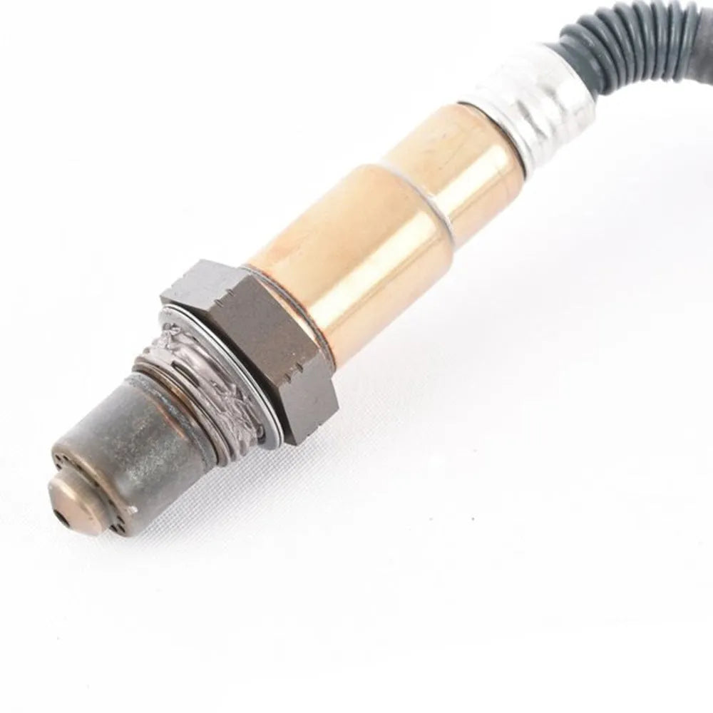 Universal front oxygen lambda sensor for Shuanglong vehicles, single unit with connector.