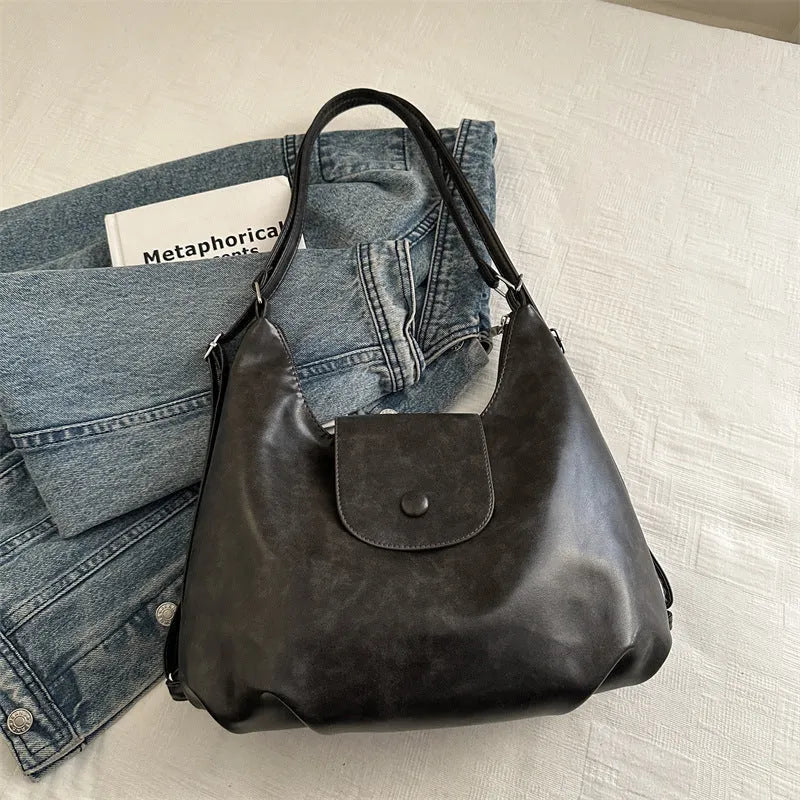Women's leather shoulder bag in horizontal square shape with single strap