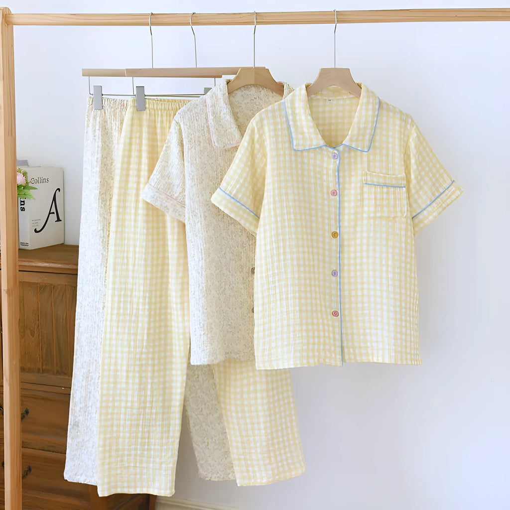 Women's casual cotton gauze short-sleeved top and trousers set in a loose fit for summer.