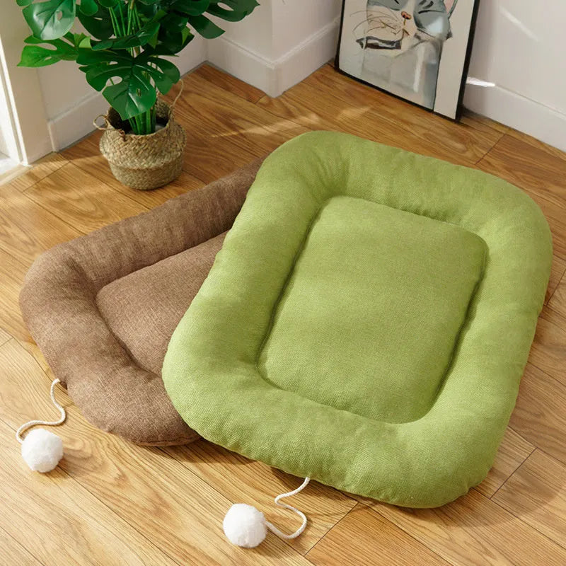 Four-season pet cushion mat with removable top layer in brown and green colours