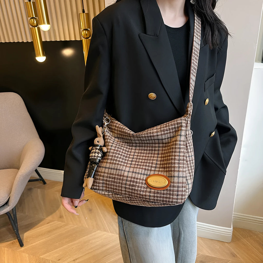 Women's large wool shoulder bag in horizontal square shape with cross-body strap