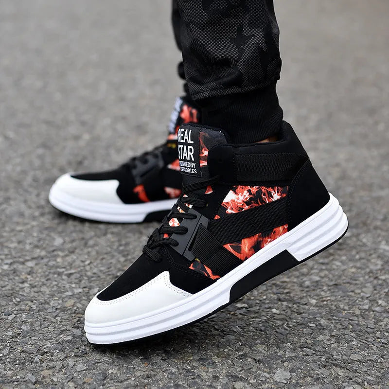 Camouflage high-top lace-up shoes with suede leather upper, non-slip rubber sole and flat 3cm heel