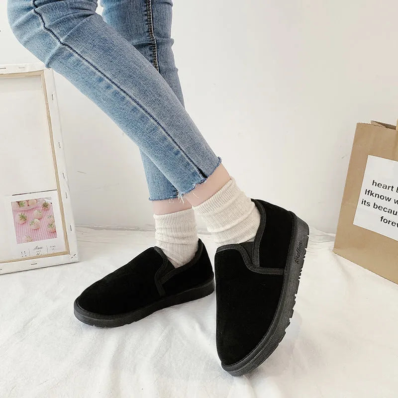 Women's fleece-lined flat snow boots in multiple colours with artificial wool lining and rubber soles