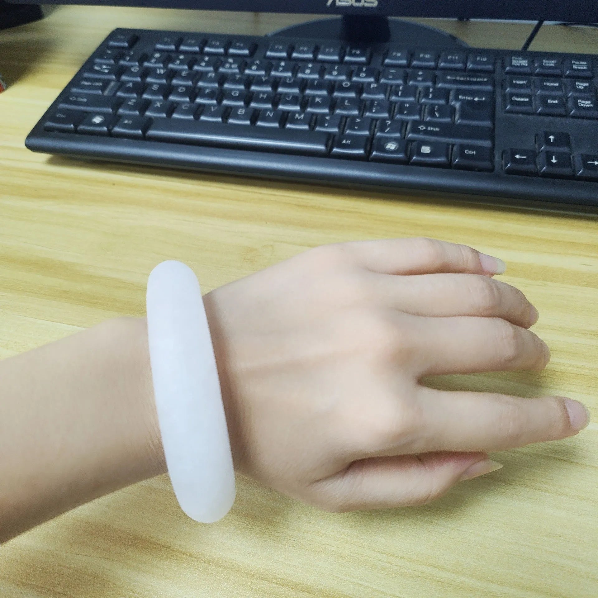 Cooling neck hanging ice ring in multiple colours for outdoor sports heatstroke prevention