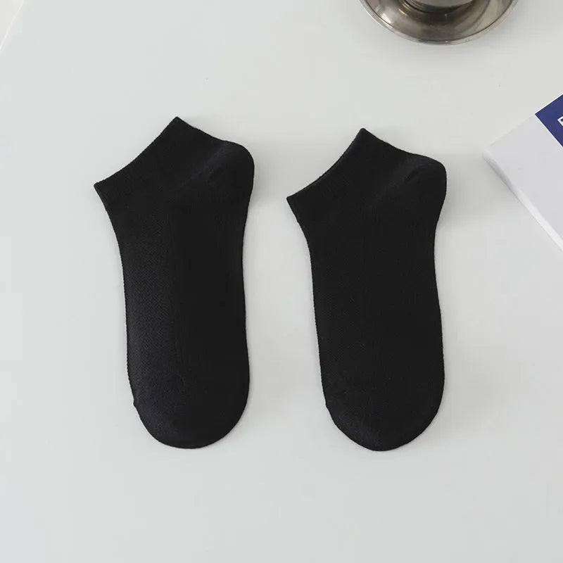 Men's solid colour low-cut polyester boat socks in assorted hues on a white background.