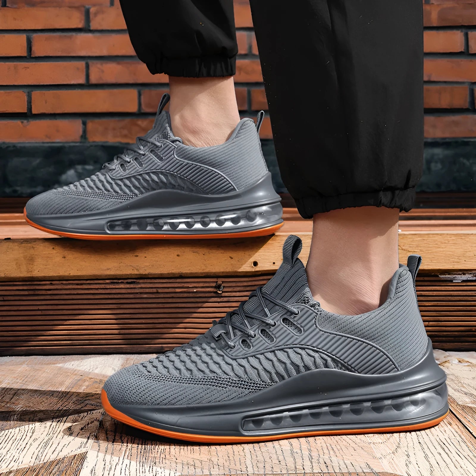 Men's low-top mesh running shoes in black with rubber sole and round toe design
