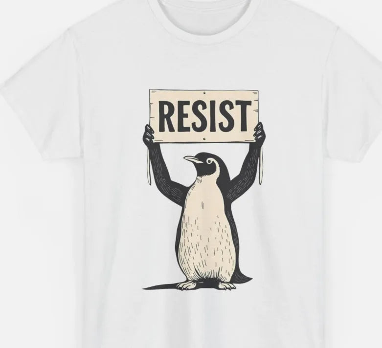 Straight-cut cotton summer T-shirt in black, green, or white with a round neck and short sleeves.