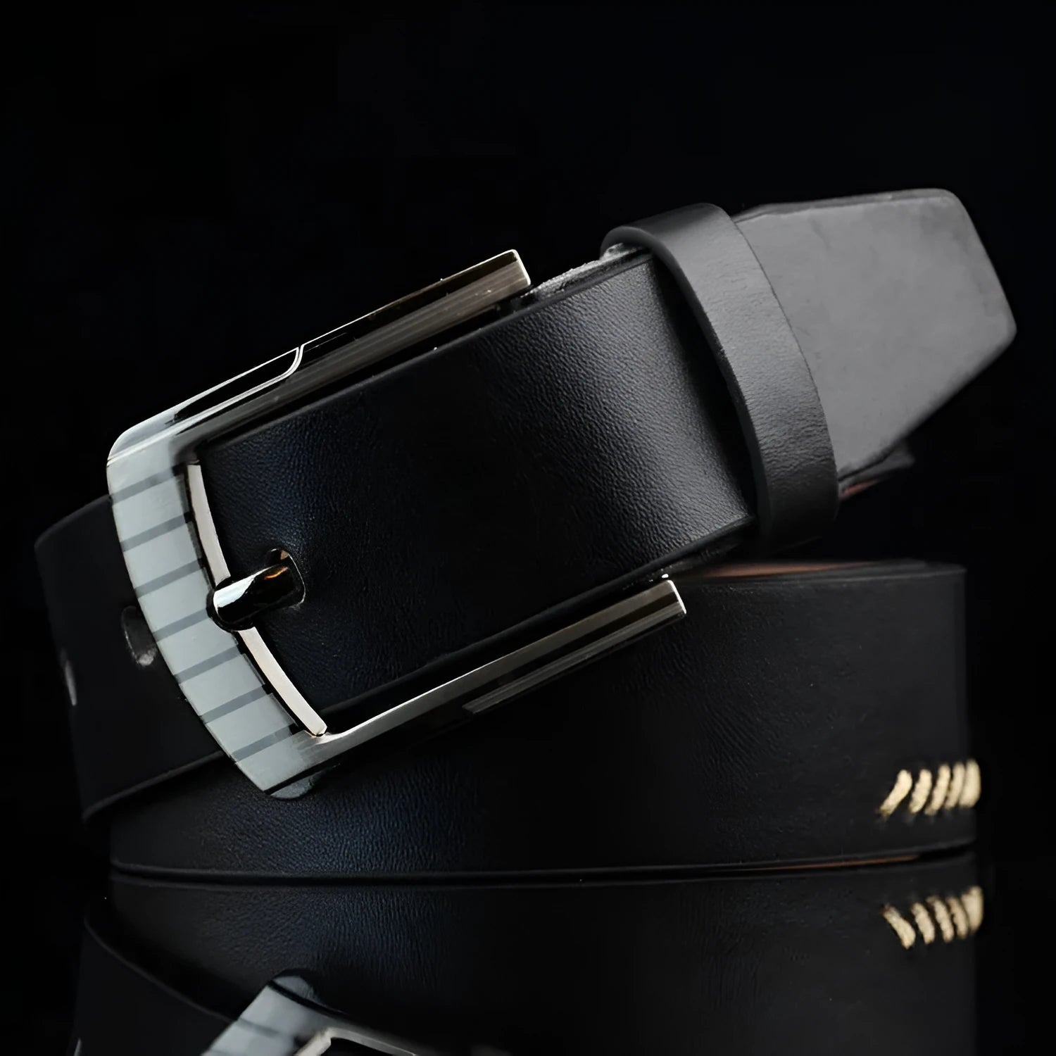 Men's threading pattern pin buckle belt in retro style with alloy fastener