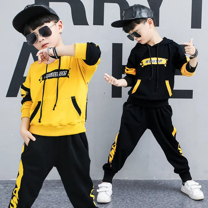 Boys' black and yellow hooded cotton tracksuit set with letter print, shown in sizes 110-160.