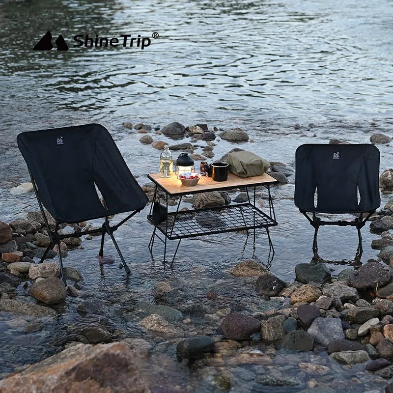 Aluminium alloy foldable moon chair with Oxford cloth seat in outdoor setting