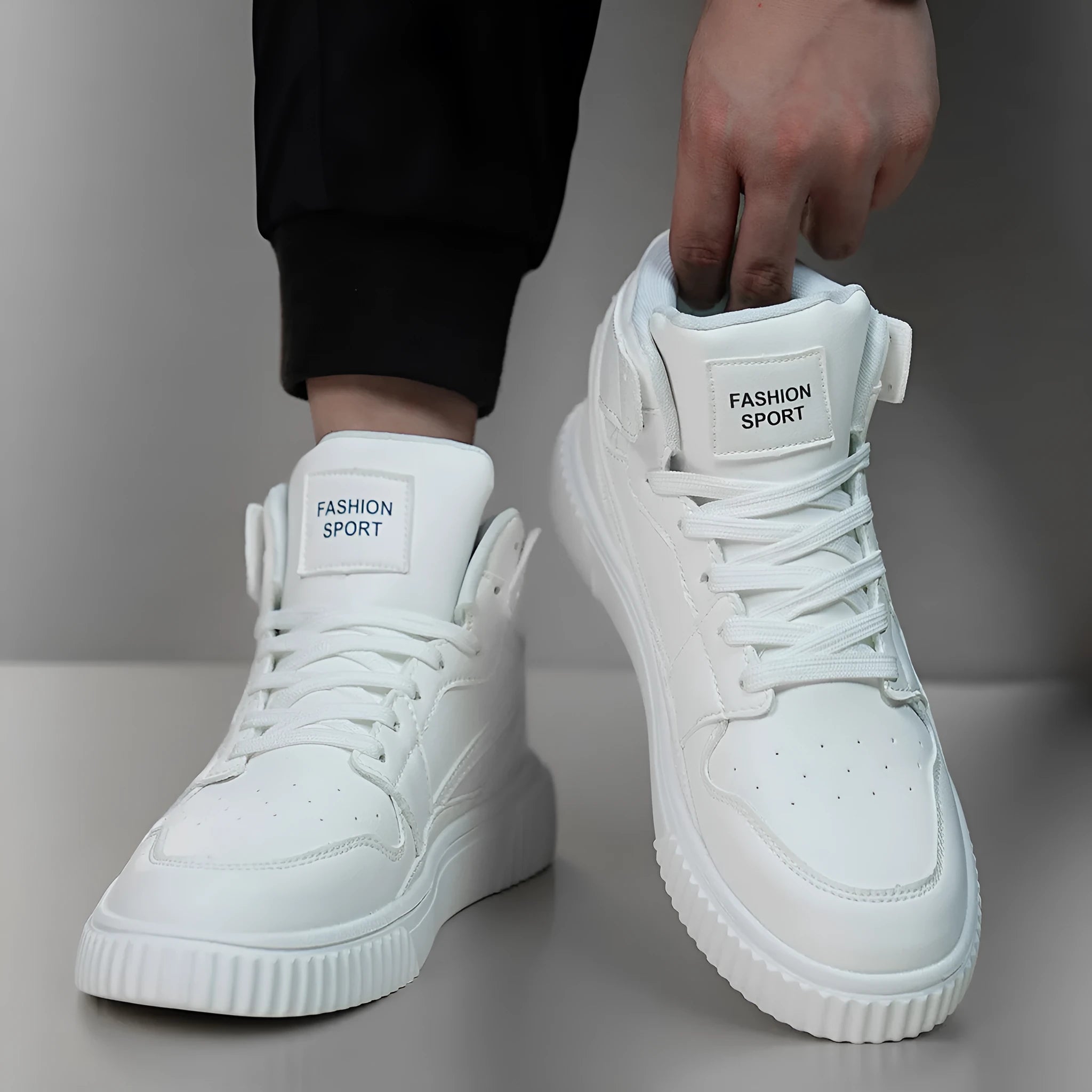 White men's casual round toe shoes with microfibre upper for autumn and winter.