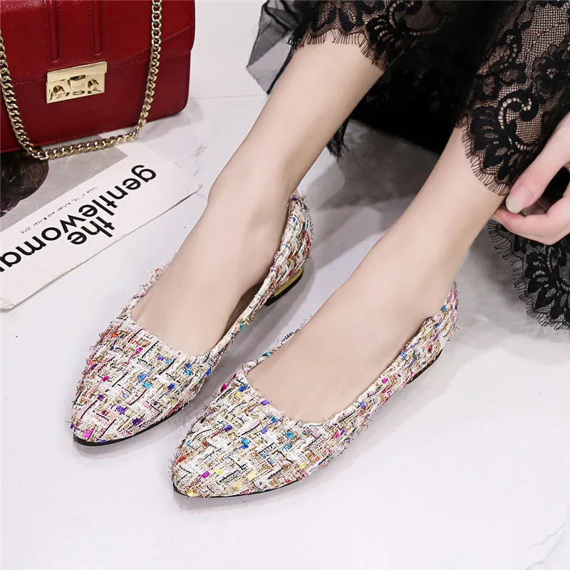 Women's low-cut canvas casual shoes with floral pattern and shallow V-cut opening