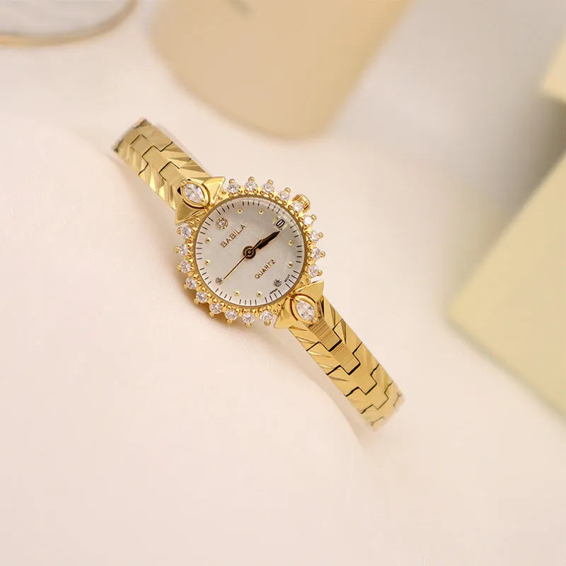 Women's vintage quartz watch with diamond-embossed bracelet in gold or golden white finish
