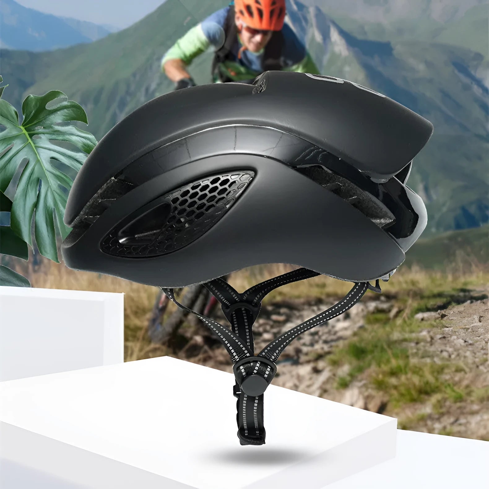 Adult road bike helmet in black with hard PC shell and EPS liner, one size 48-59cm, simple pattern