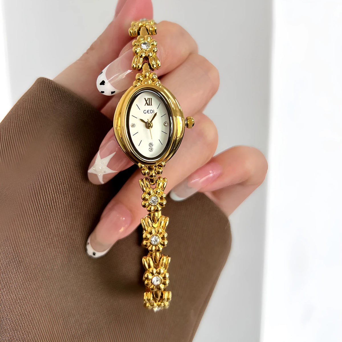 Women's compact alloy watch 8mm thick, one size, white or gold case with matching or contrasting dial and strap