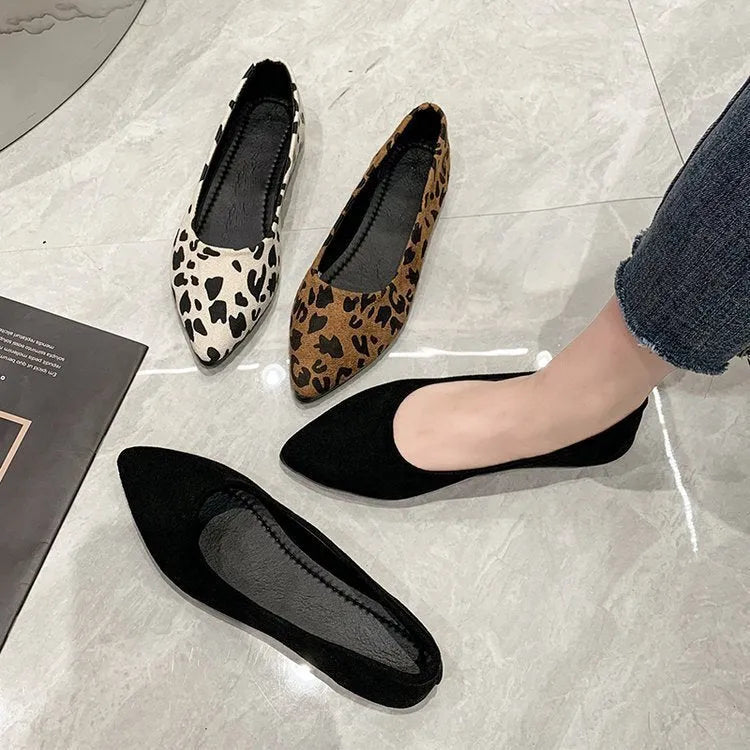 Women's leopard print flat pumps with pointed toe and cotton canvas upper on rubber sole