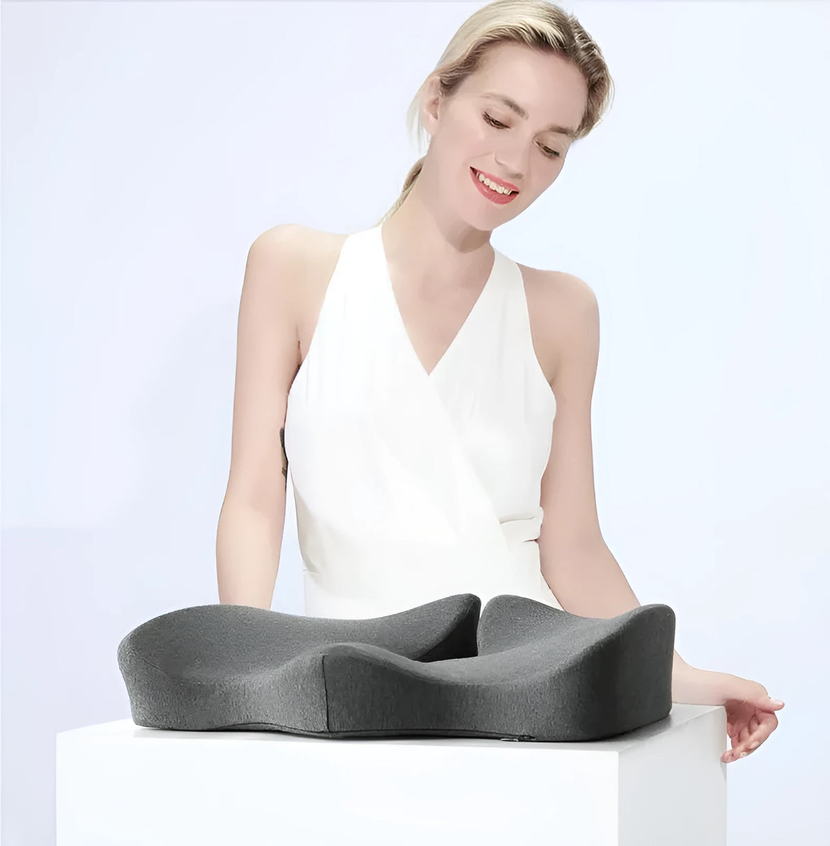 Memory foam seat cushion 46x32cm with breathable cotton cover in red, light grey, navy blue, dark grey, or pink.