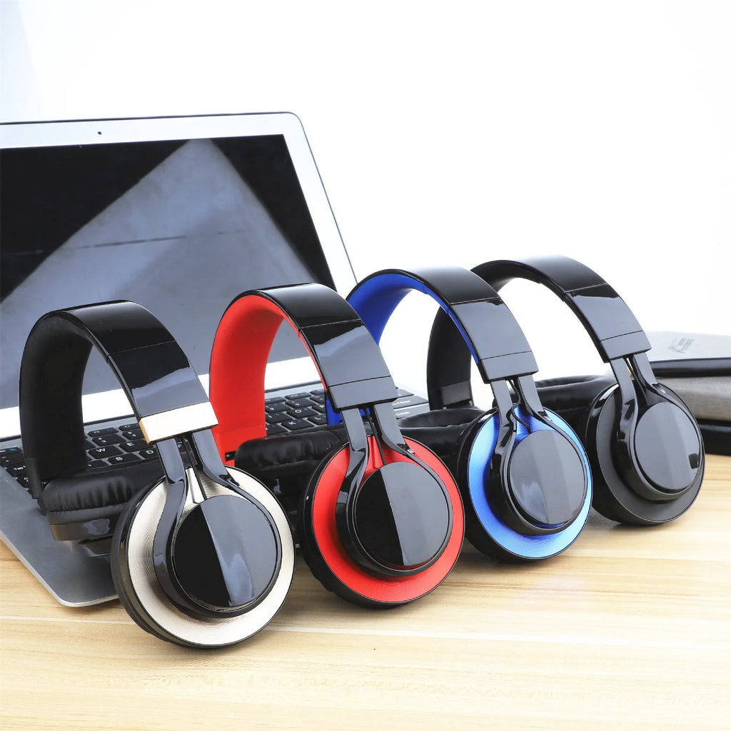 Black wired karaoke headphones with microphone and 40mm drivers for mobile phones