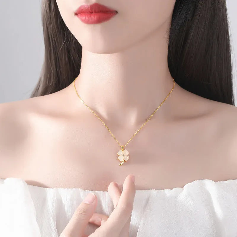 S925 sterling silver four-leaf clover necklace with Hetian jade leaf pendant and O-shaped chain in gold or white gold colour