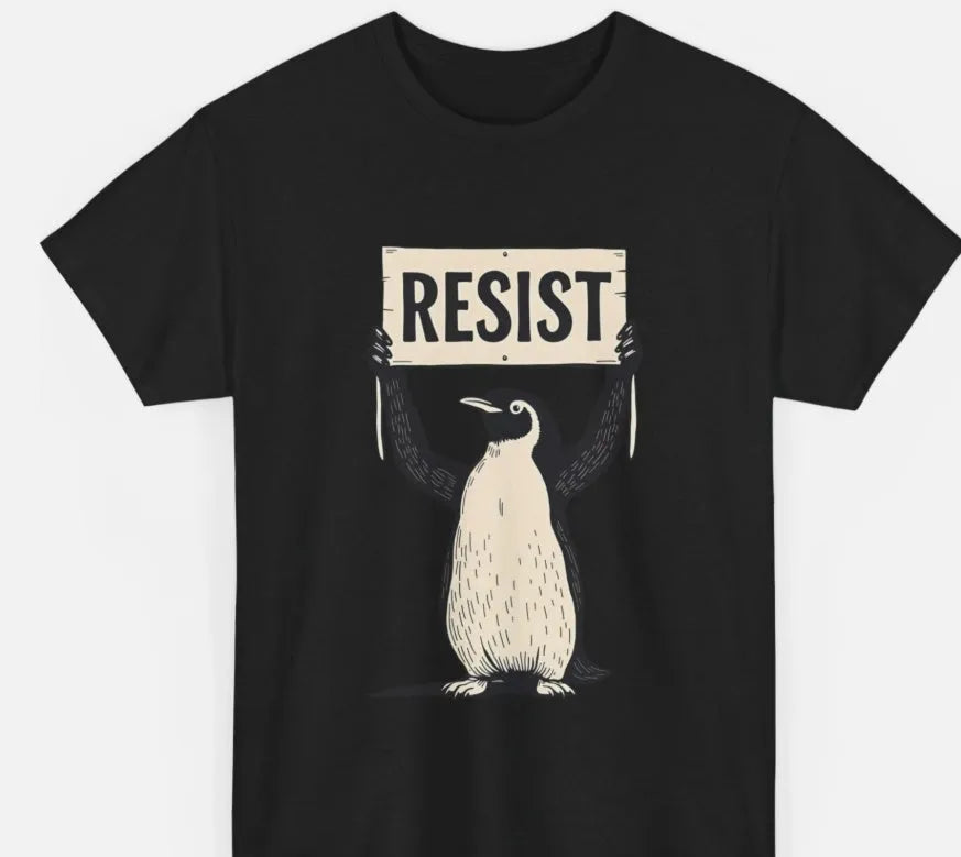 Straight-cut cotton summer T-shirt in black, green, or white with a round neck and short sleeves.