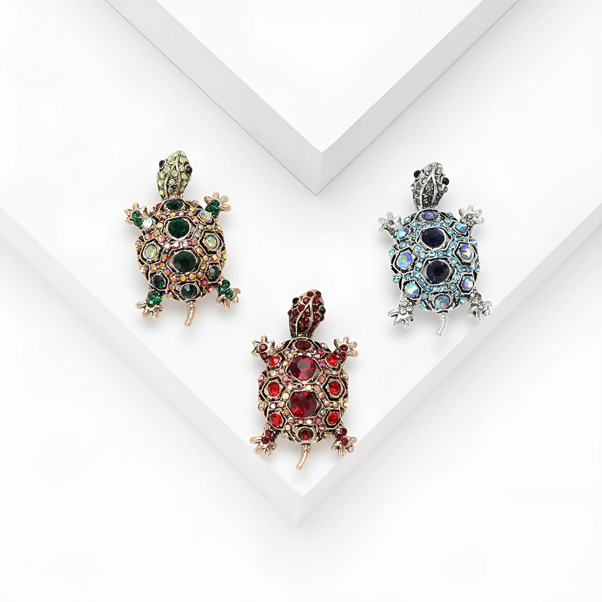 Retro rhinestone turtle brooch in alloy with blue, green and red colour options