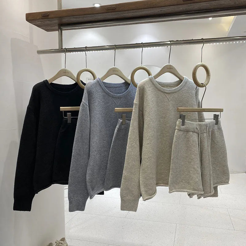 Women’s loose-fitting knitted set with long sleeve sweater and shorts in dark gray