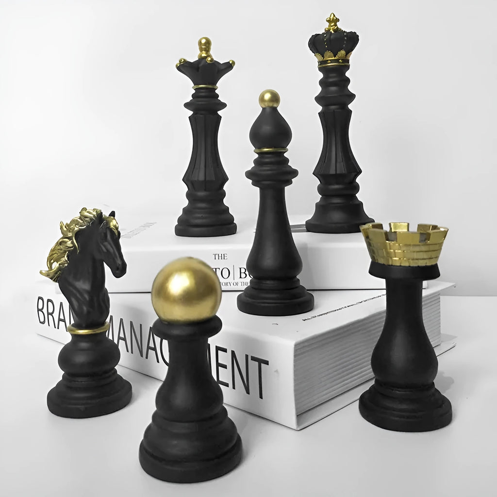 European-style creative chess resin ornaments in black and white with King Queen Warhorse designs