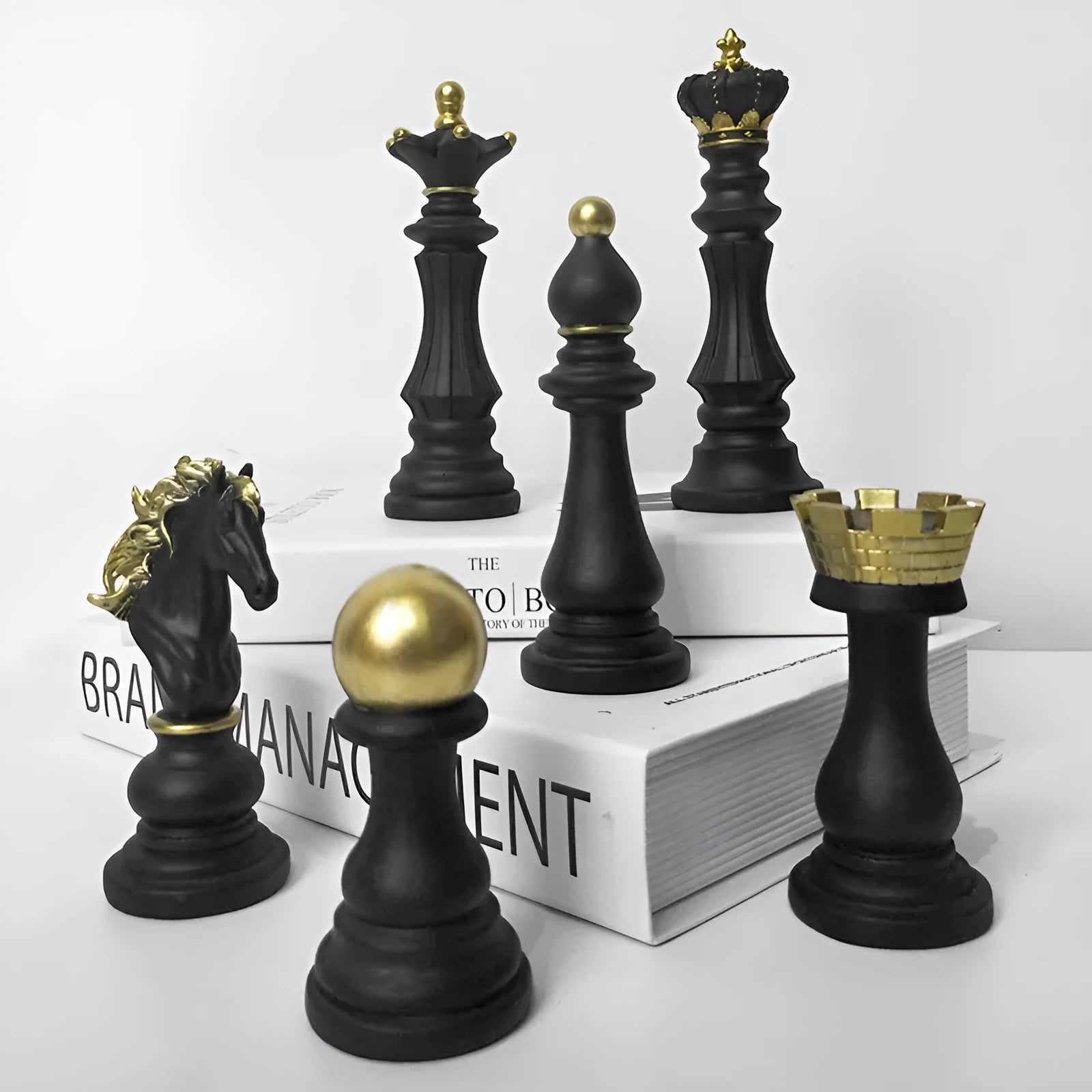 European-style creative chess resin ornaments in black and white with King Queen Warhorse designs