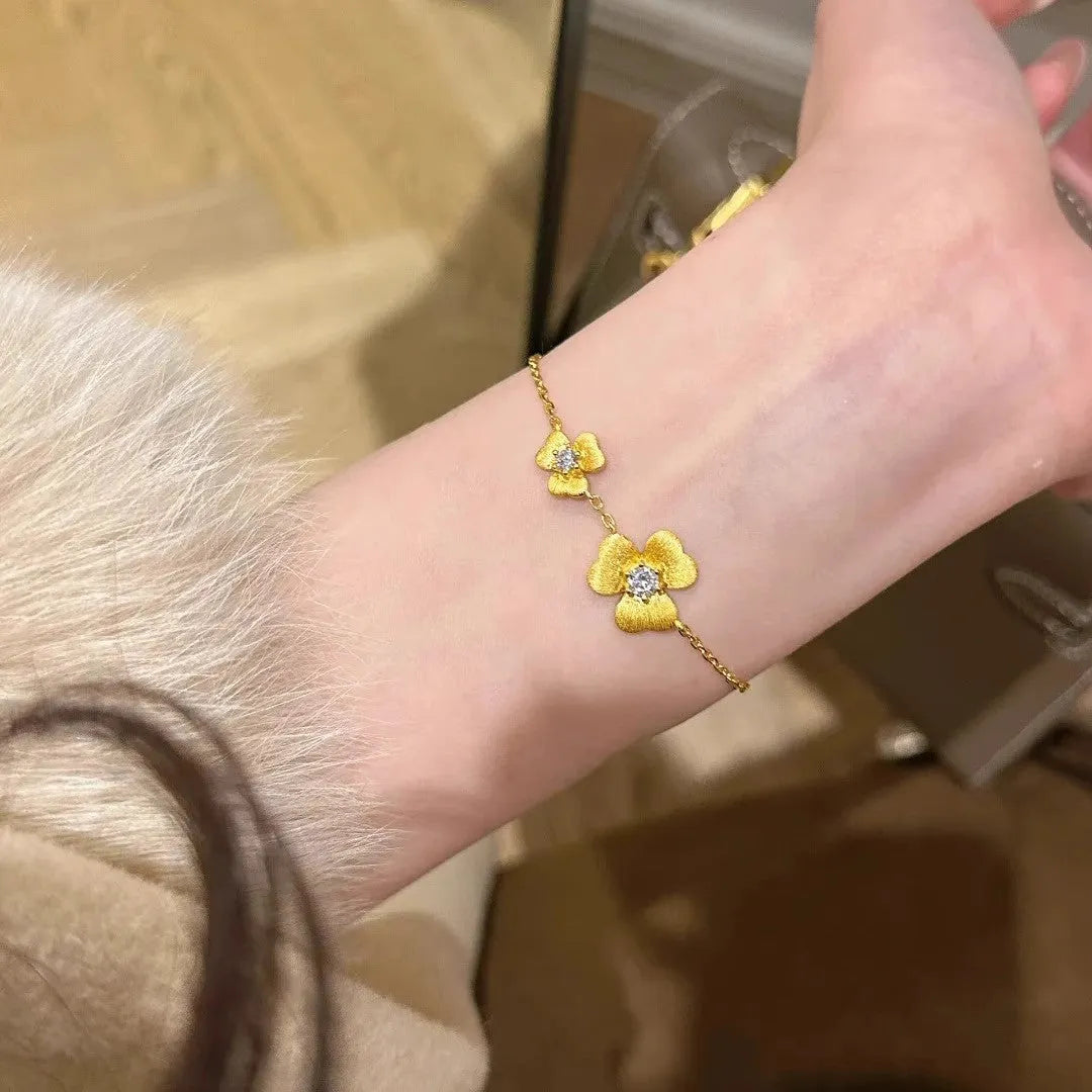 Gold ancient brushed clover bracelet for women mild luxury retro copper plastic flower shape