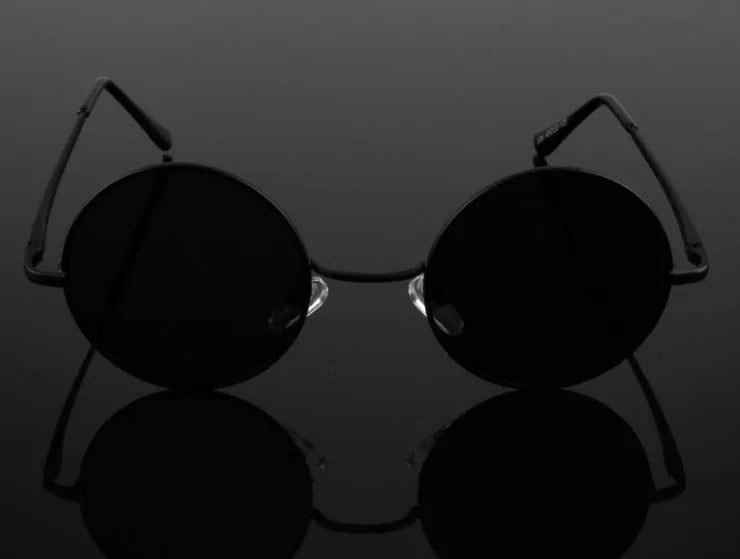 Round polarised sunglasses with metal frame in black with polarised black grey film