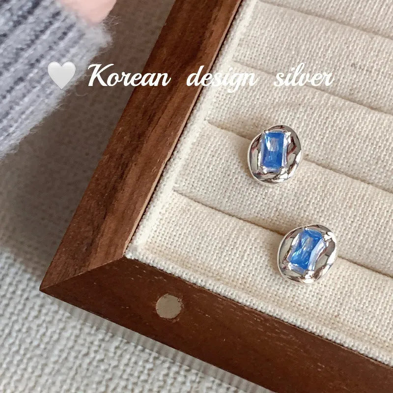 S925 sterling silver oval blue diamond heart-wrapped geometric earrings with electroplated silver finish