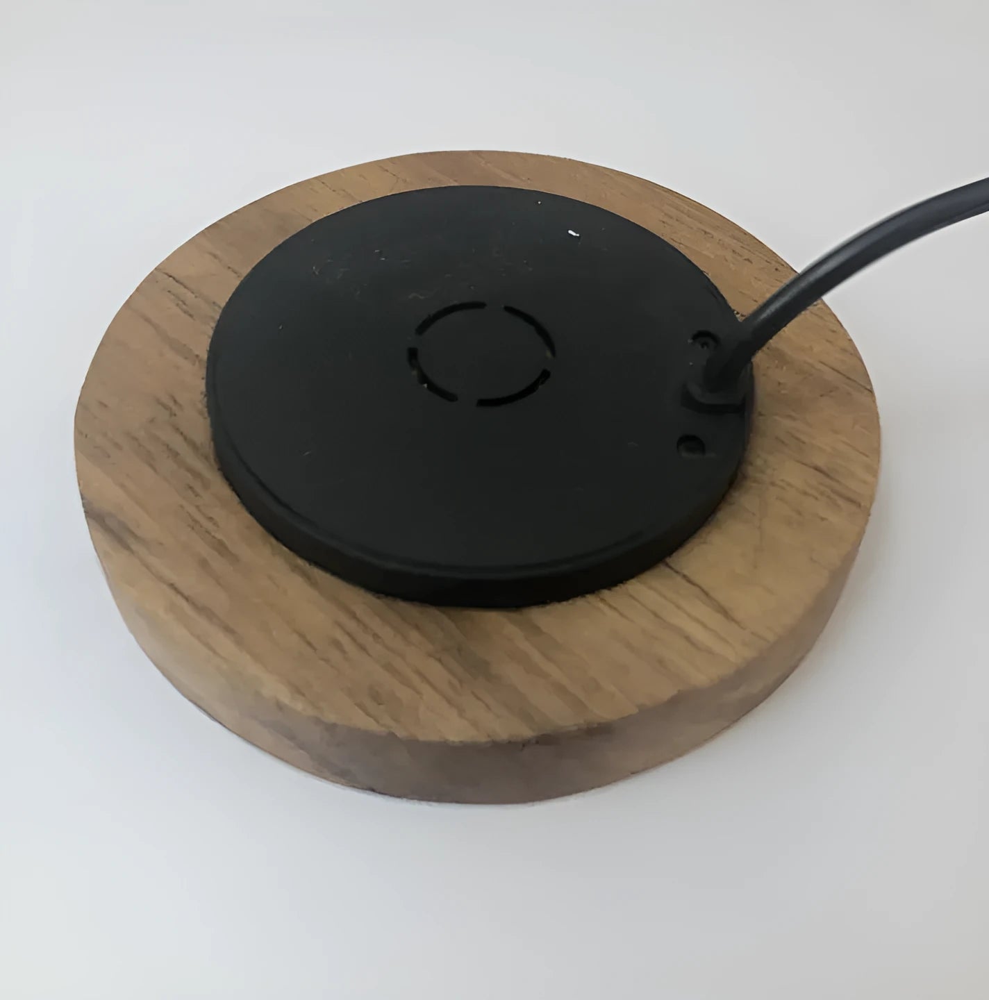 W-75 round embedded wireless charging module for installation in desks and tables