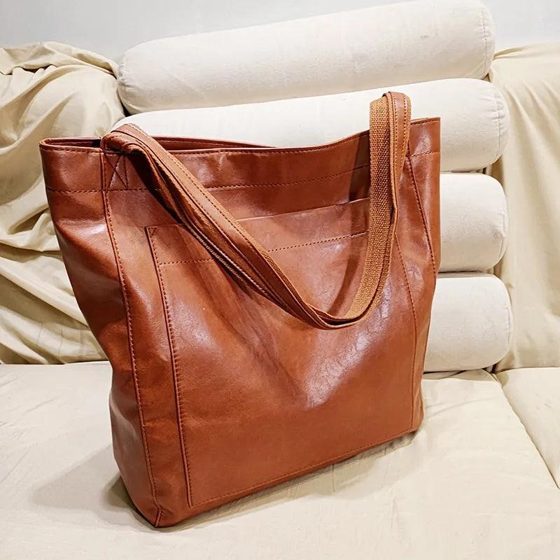 Retro large capacity shoulder bag with big pocket in oil wax leather-look PU, size 36x14x41cm, available in multiple colours.