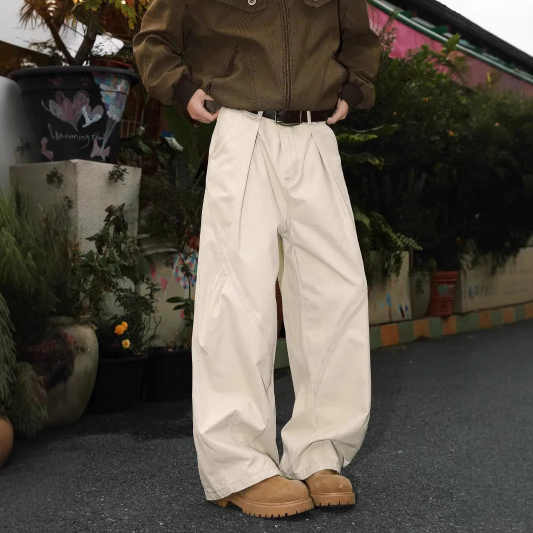 Men's pleated straight-leg trousers in stripe pattern with elastic waistband