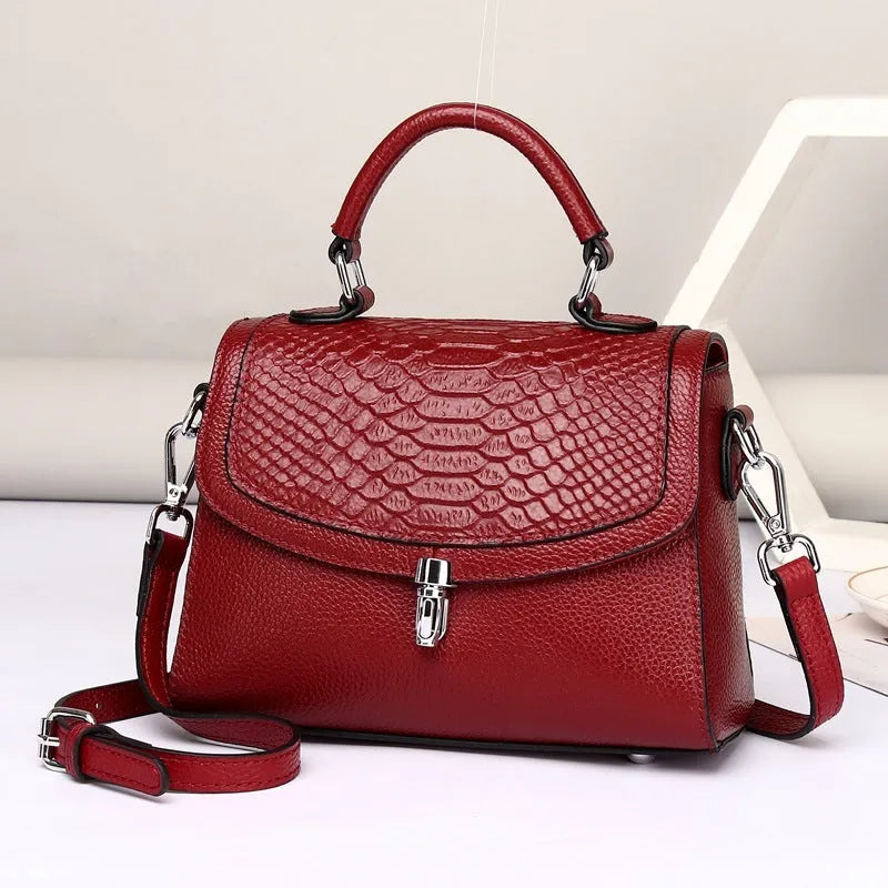 Real leather cross-body bag in head layer cowhide with crocodile print, small square shape, lock opening, blue or brown.