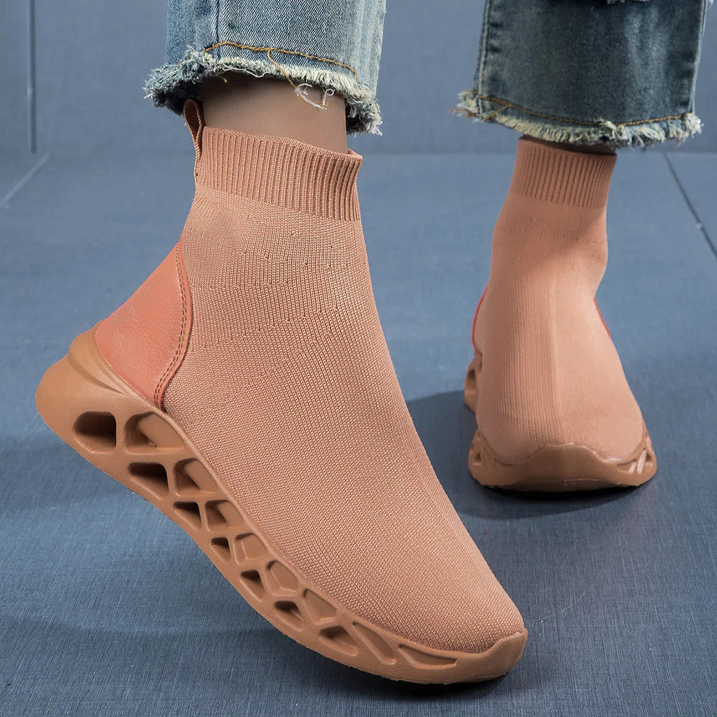Women's low-top casual mesh slipper in black with flat heel and round toe.